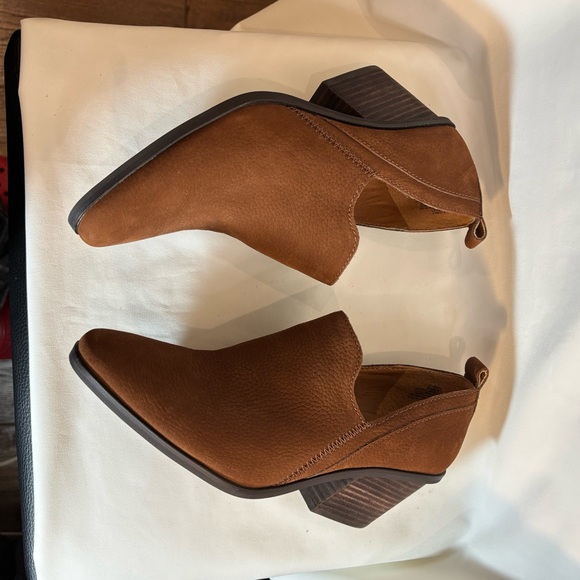 LUCKY BRAND Sz 9.5 Vennia Slip-On Almond Toe Stacked Heel Suede Booties NEW - Picture 7 of 10